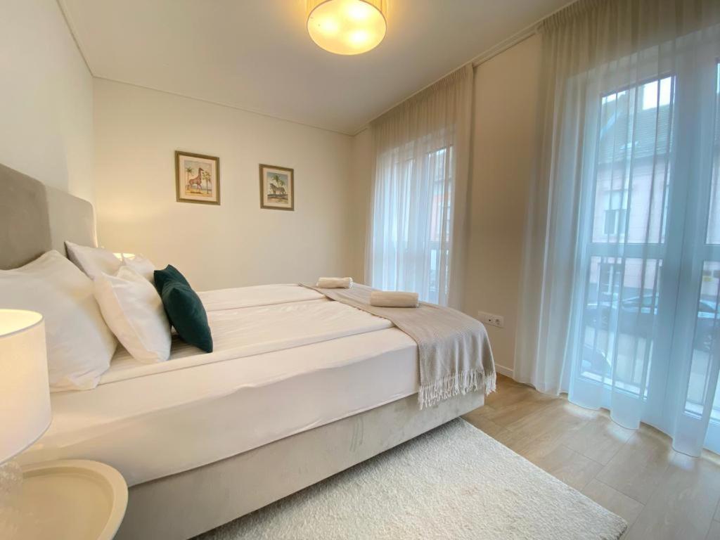 Cosy Inner City Getaway Bestern セゲド エクステリア 写真