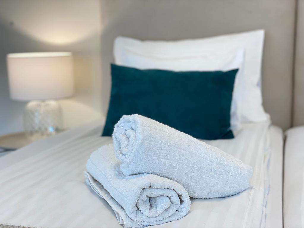 Cosy Inner City Getaway Bestern セゲド エクステリア 写真